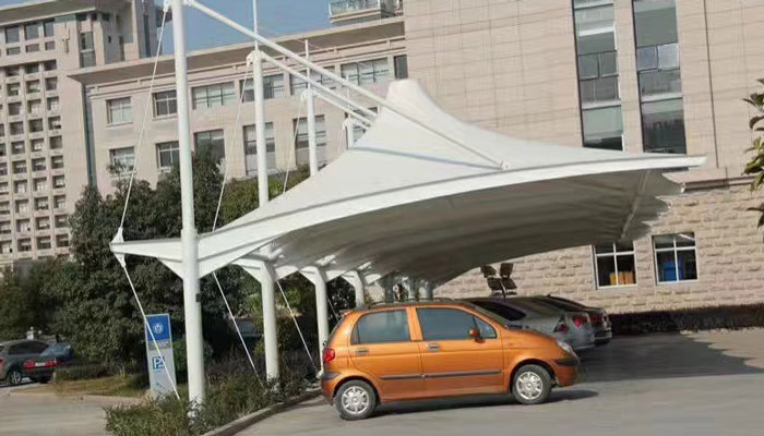 不同角度的膜結構車棚對膜材選擇的影響與考量